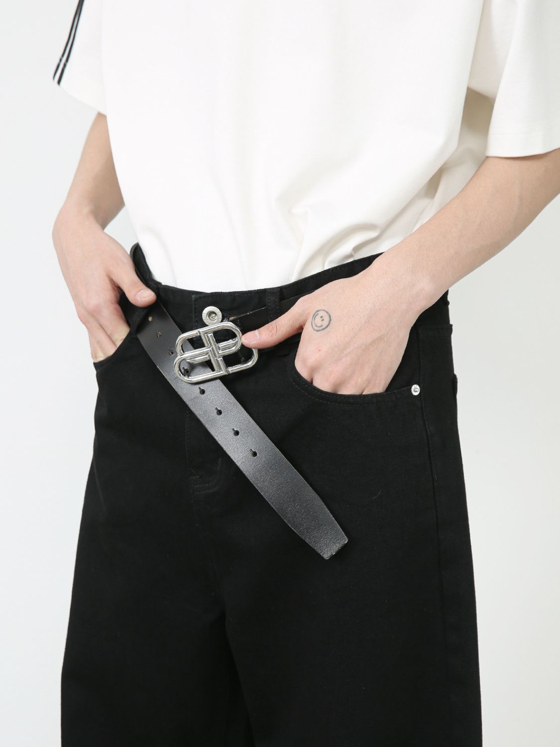 Men's Mid Rise Wide Leg Jeans