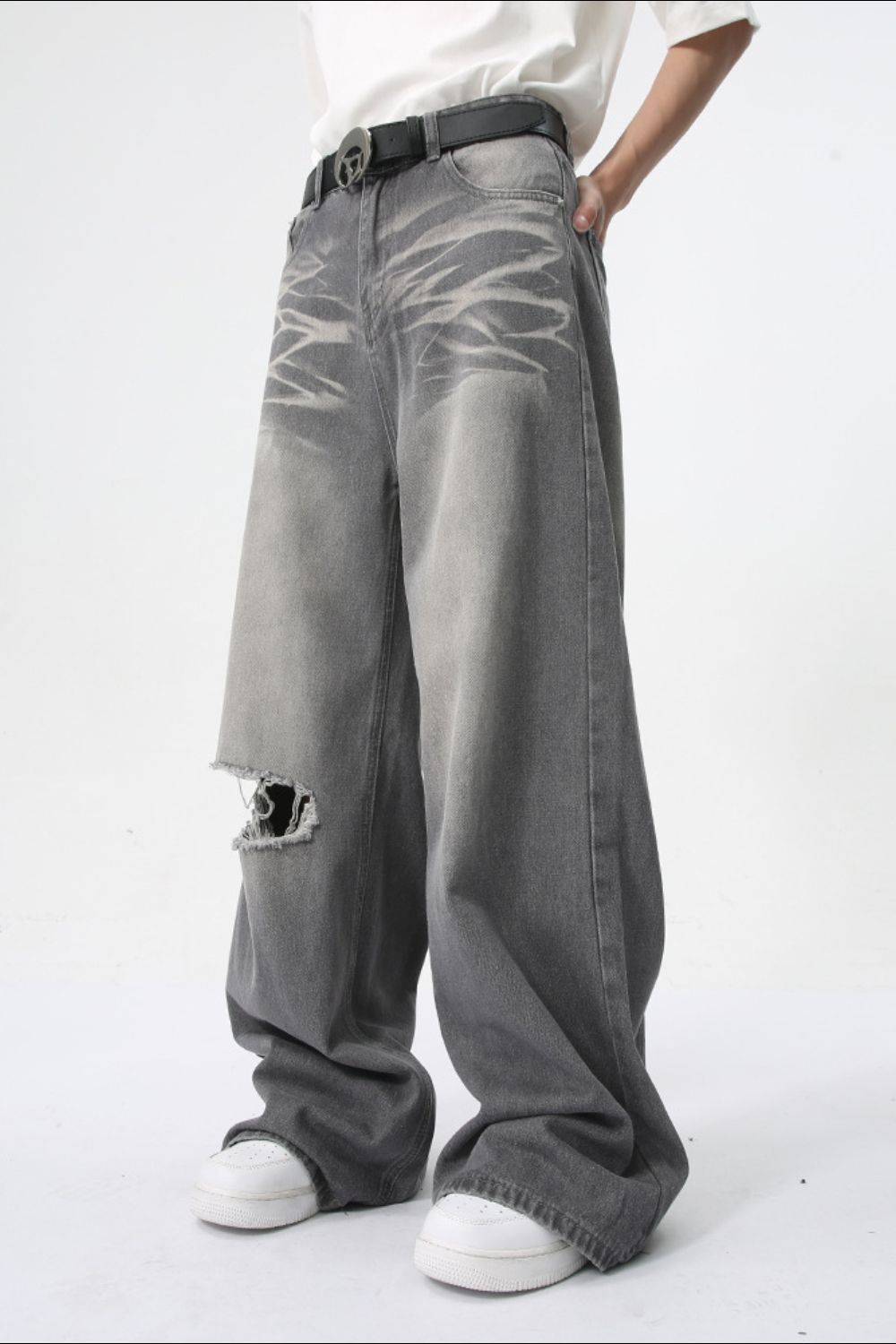 Distressed Wide Leg Jeans with Pockets