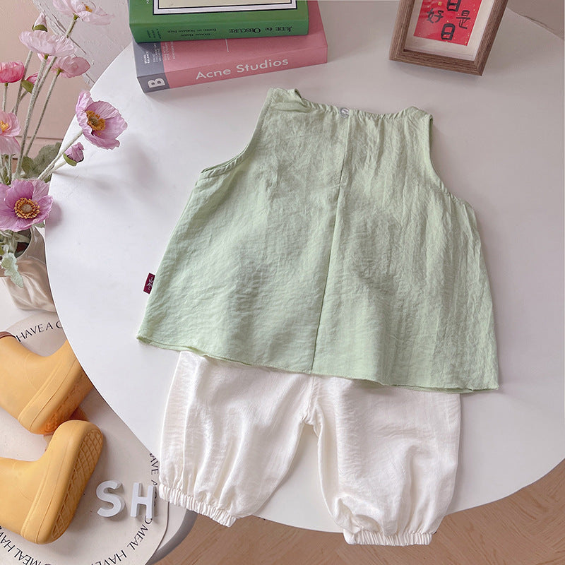 Two piece sleeveless set for infants and young children