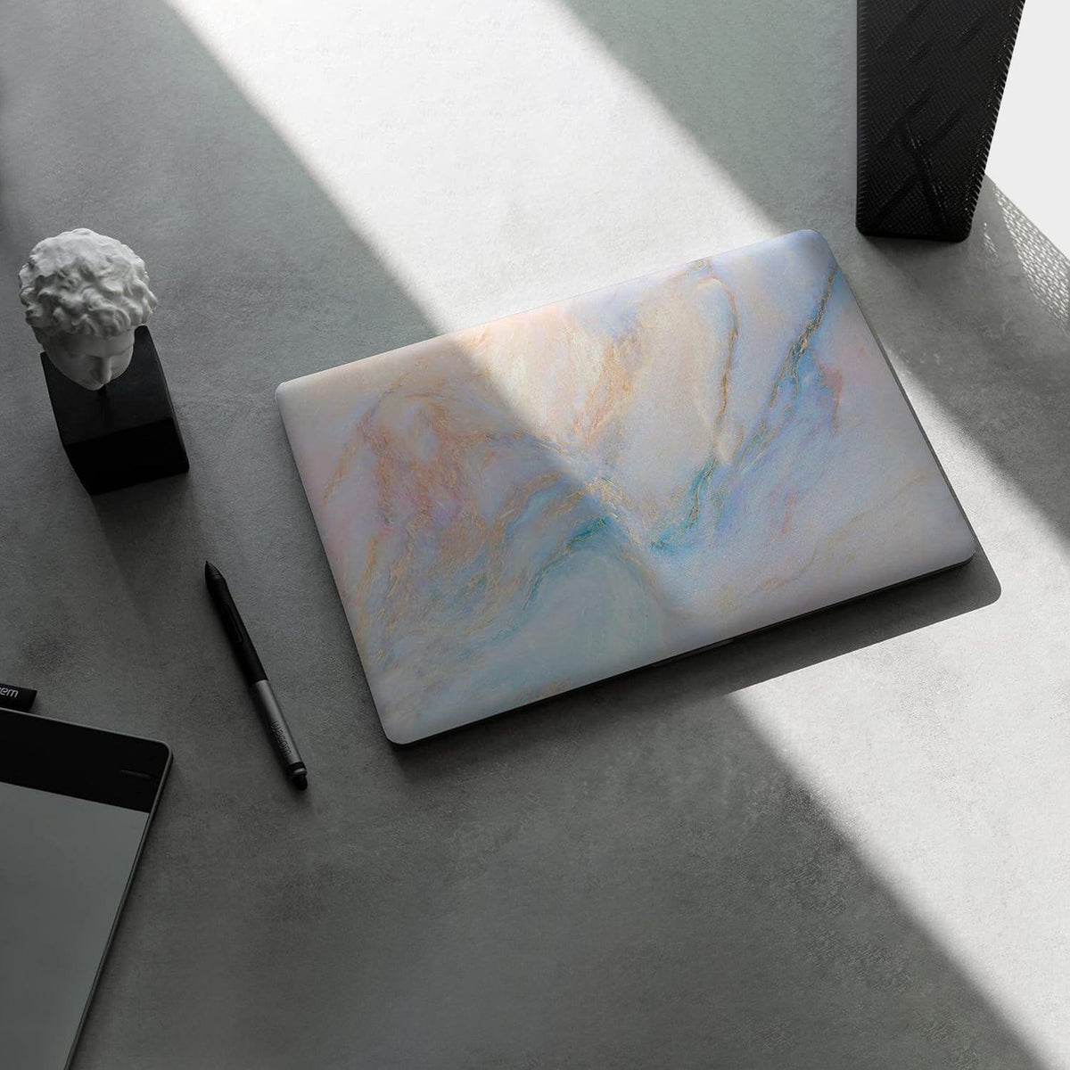 Hybrid-Flex Blue Marble Arts Case - MacBook Pro 16" (M1–M5, M5 Pro/M5 Max)